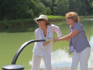 Claudia and Jan opening lock for Savoir Vivre